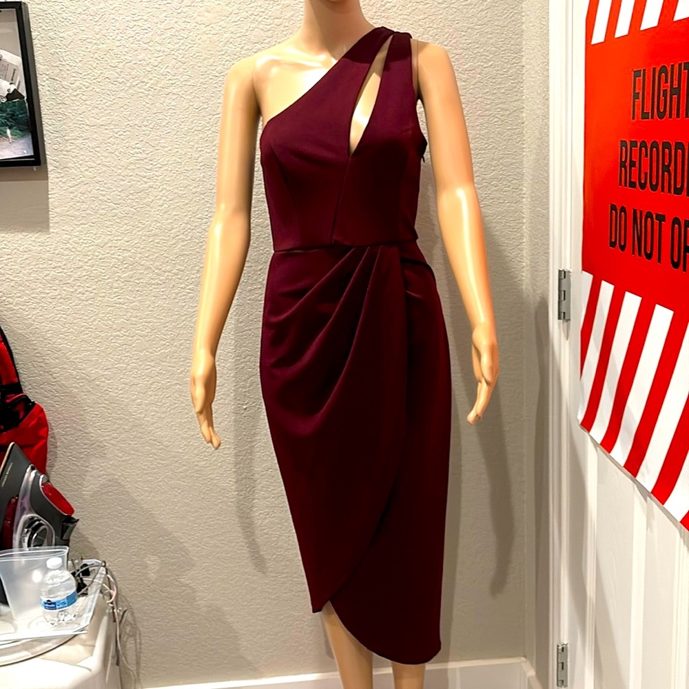 Elegant Burgundy One-Shoulder Lulu’s Dress